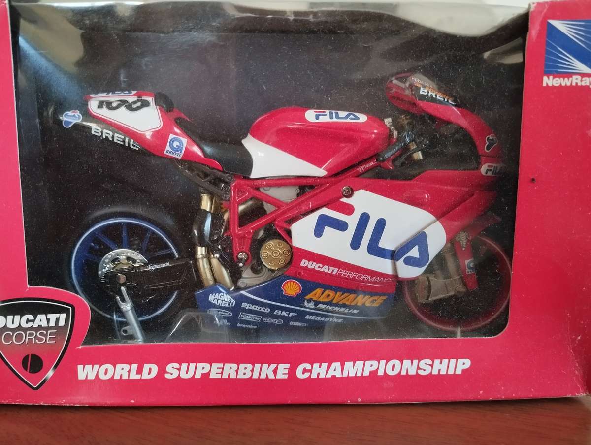 Ducati 999 Fila Neil Hodgson no 100 Model