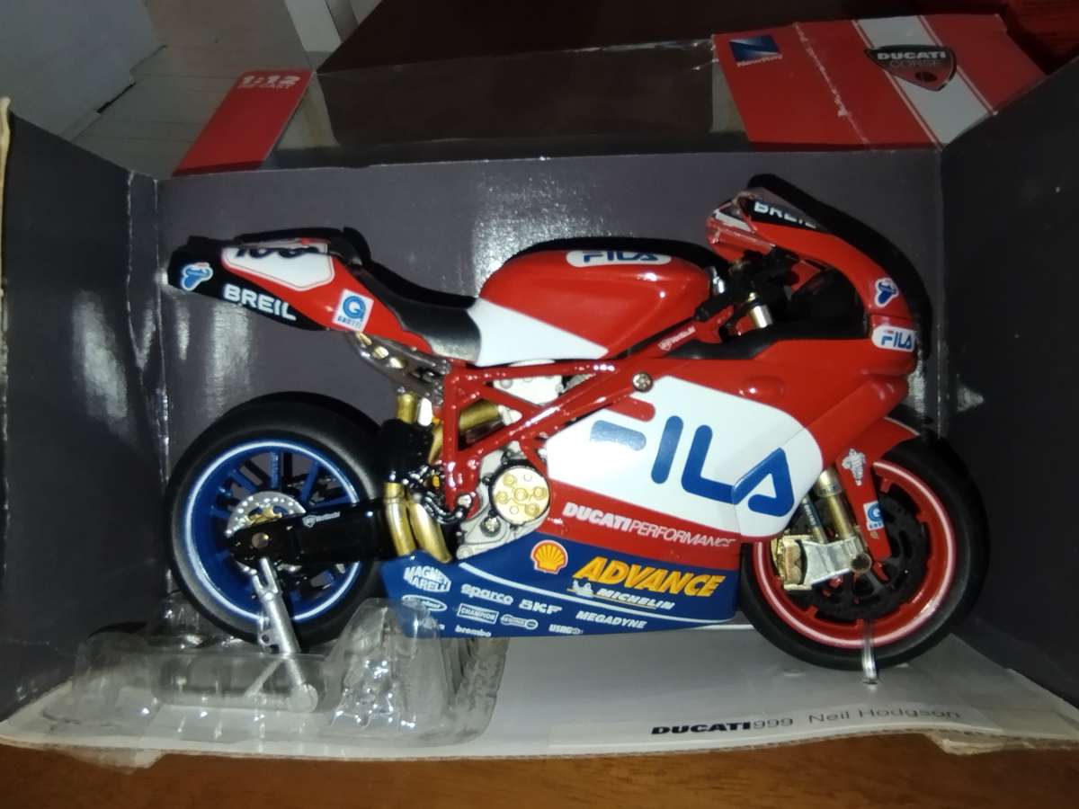 Ducati 999 Fila Neil Hodgson no 100 Model