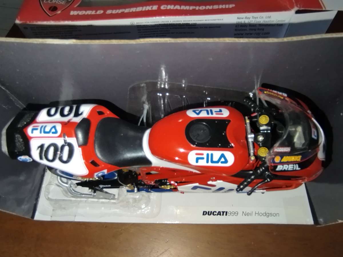 Ducati 999 Fila Neil Hodgson no 100 Model