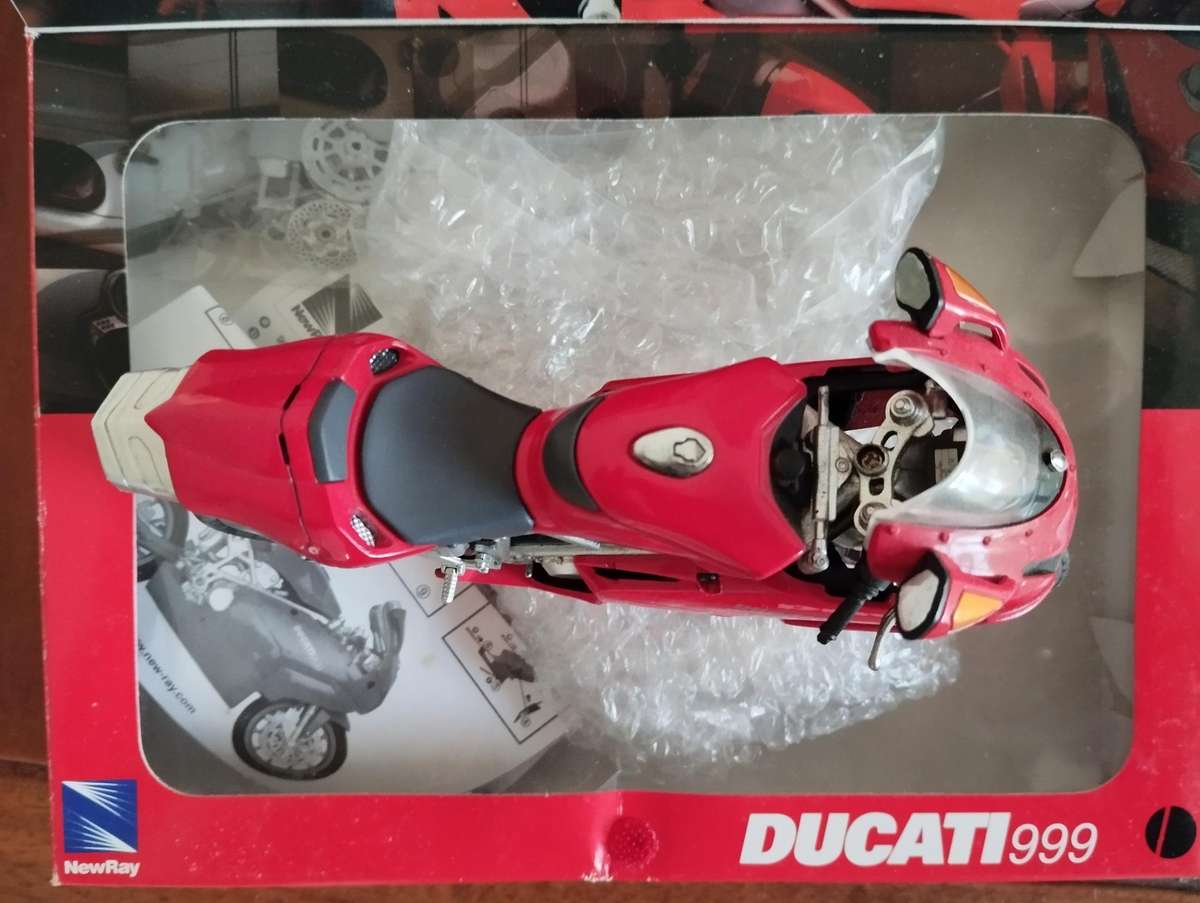 Ducati 999 Street Model Die Cast Kit assembly