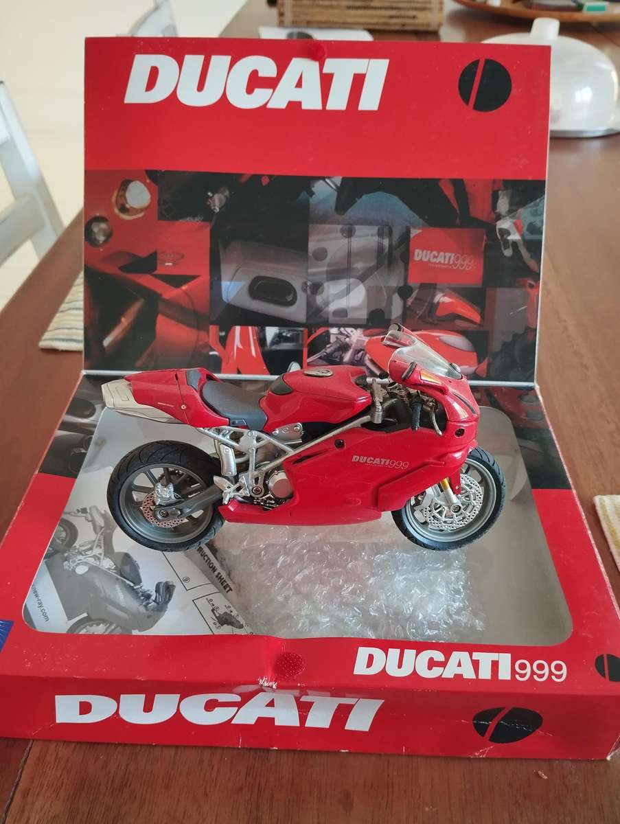 Ducati 999 Street Model Die Cast Kit assembly