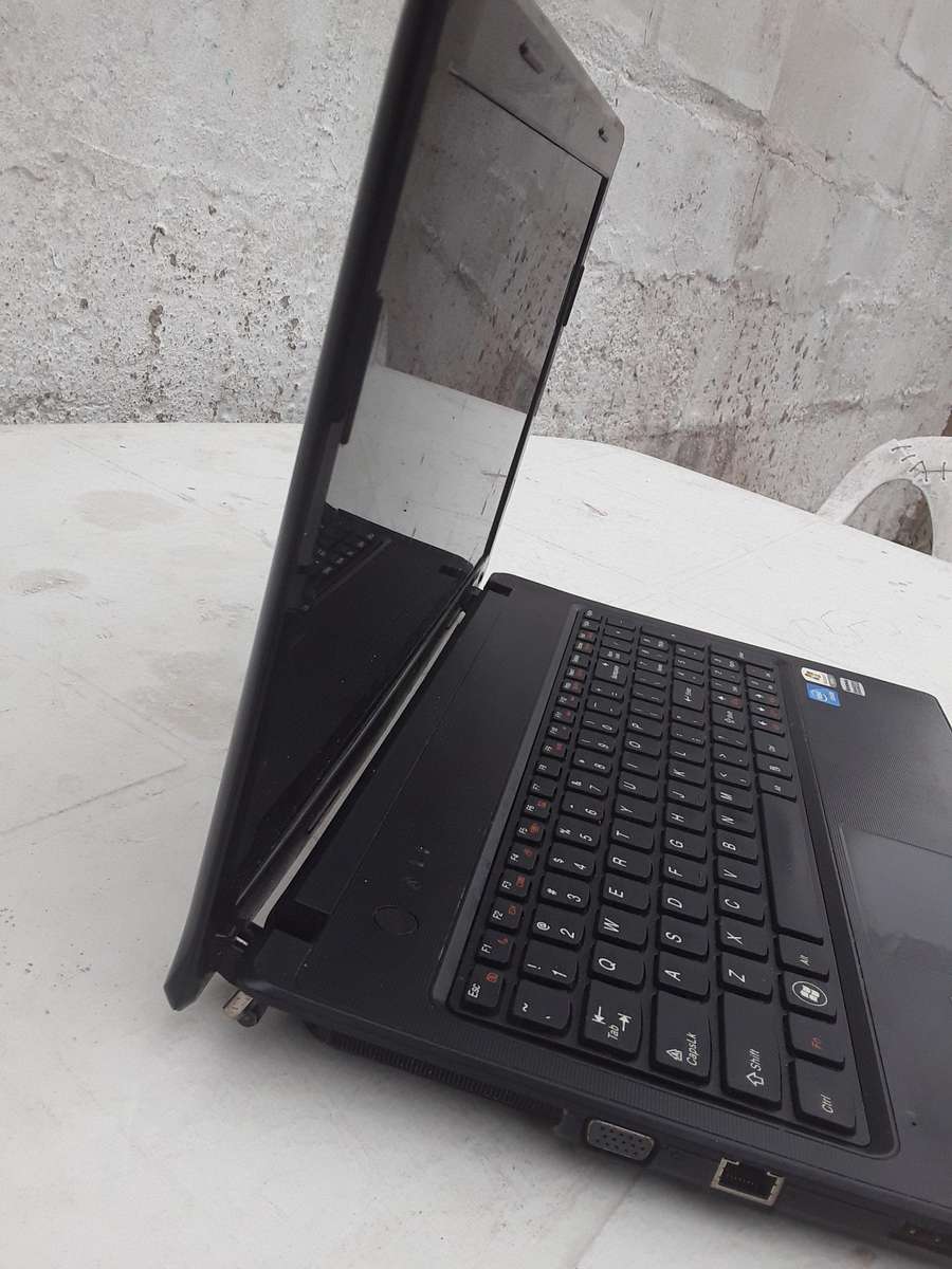 Faulty Lenovo G570 ( hinges problem)