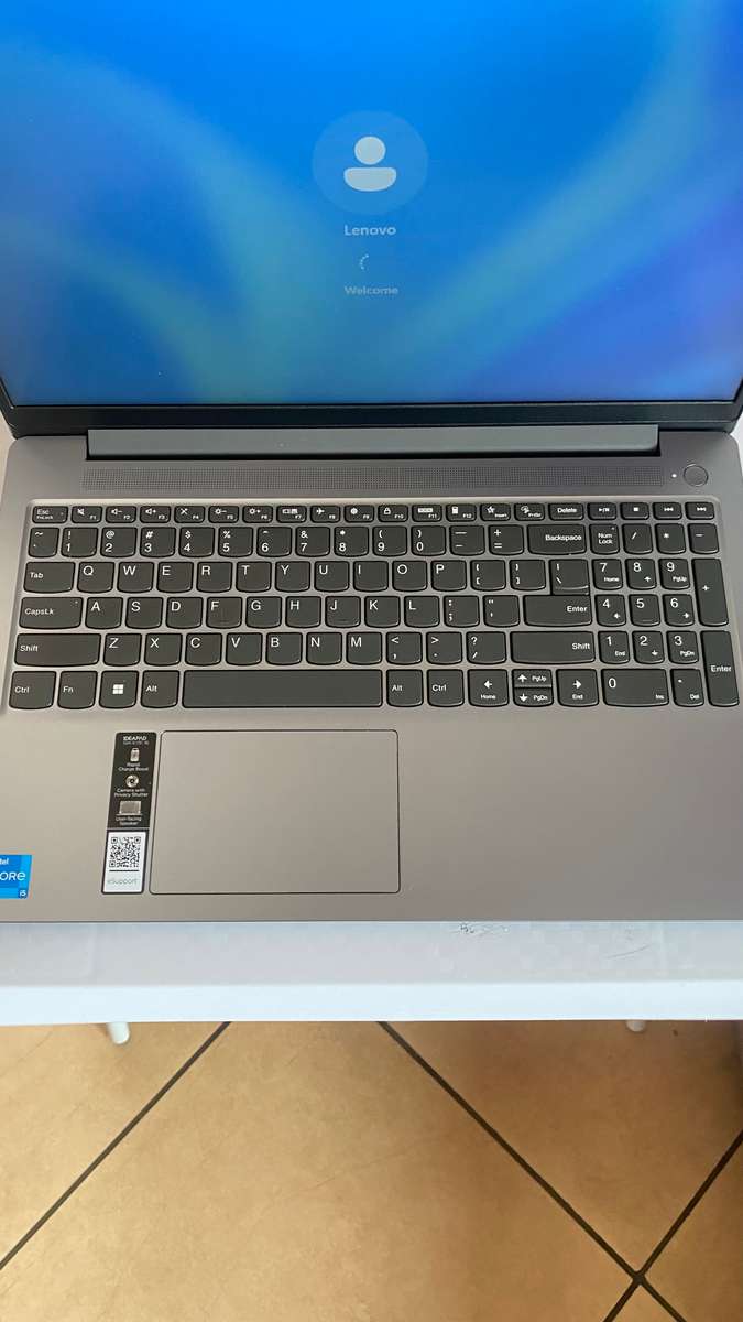 Lenovo IdeaPad Slim 3 15IAH8