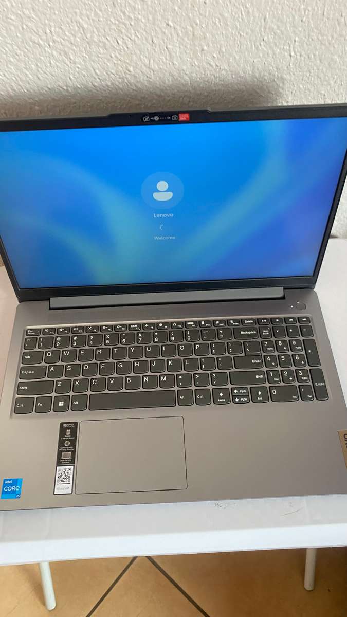 Lenovo IdeaPad Slim 3 15IAH8