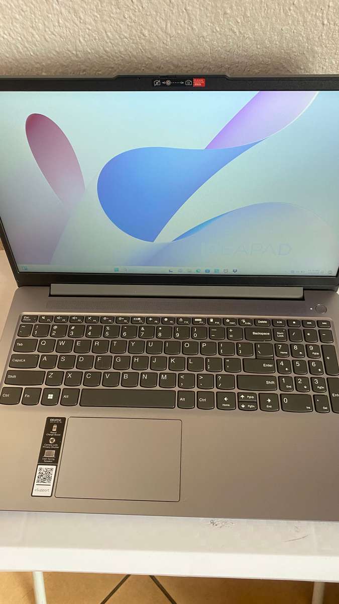Lenovo IdeaPad Slim 3 15IAH8