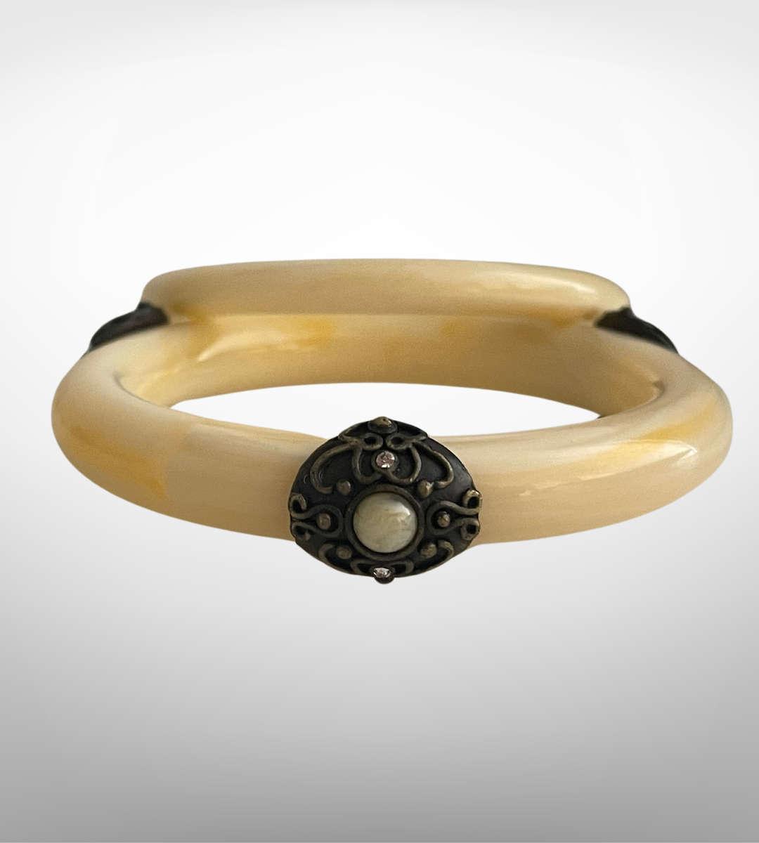 Rare 1940s Vintage Bakelite Marbled Bangles  Jeweled Chunky Cream Color Bakelite Bracelet Set