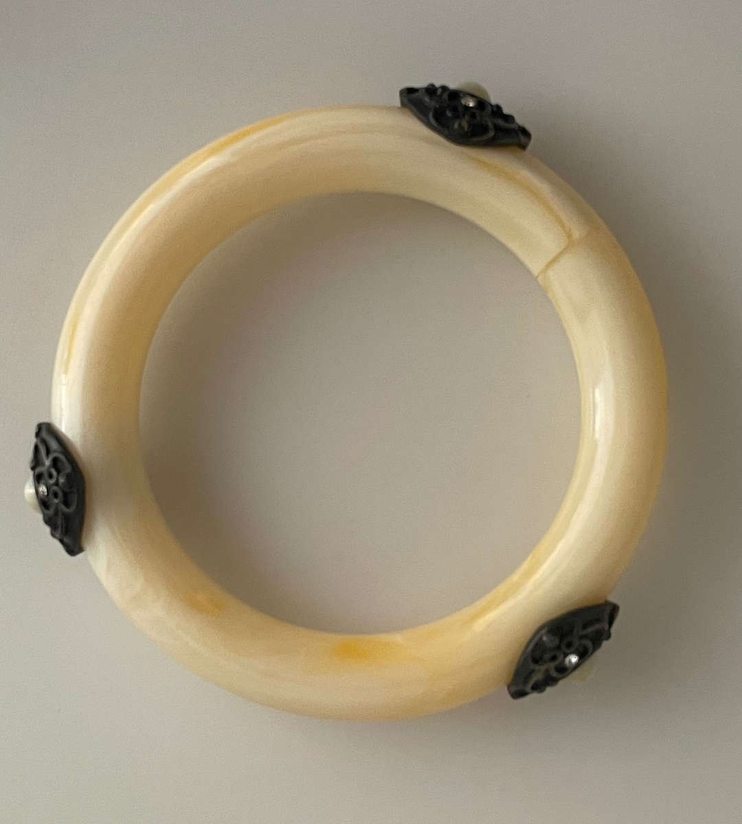 Rare 1940s Vintage Bakelite Marbled Bangles  Jeweled Chunky Cream Color Bakelite Bracelet Set