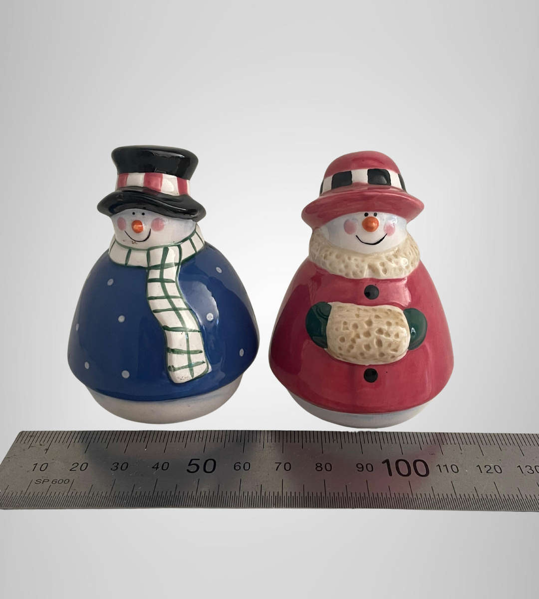 R1 Start -Vintage Christmas Salt & Pepper Shakers