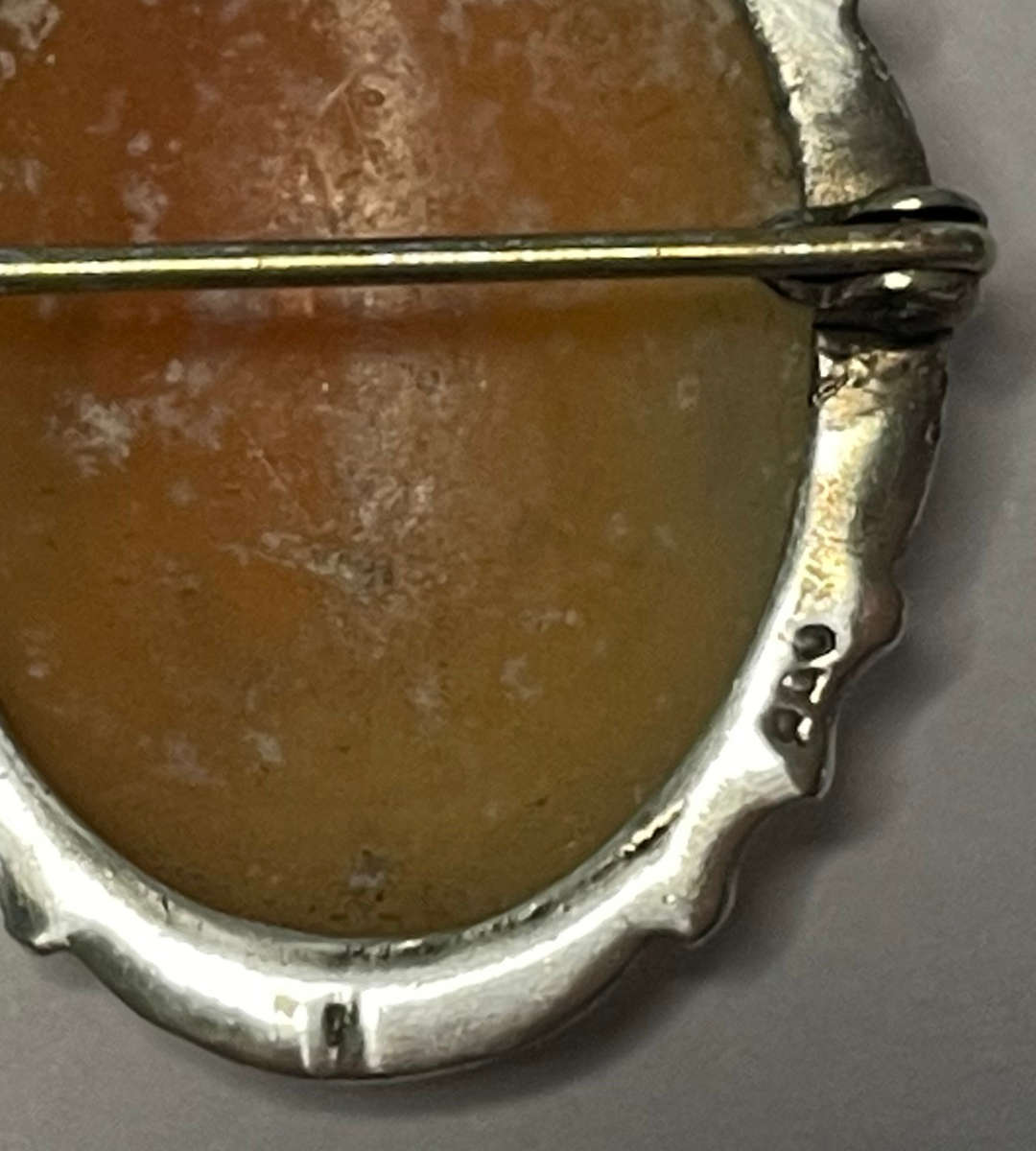 Vintage 800 Silver Shell Cameo Brooch with Marcasite Detailing (4.3g)