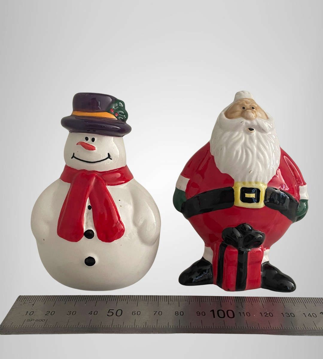 R1 Start -Vintage Christmas Salt & Pepper Shakers