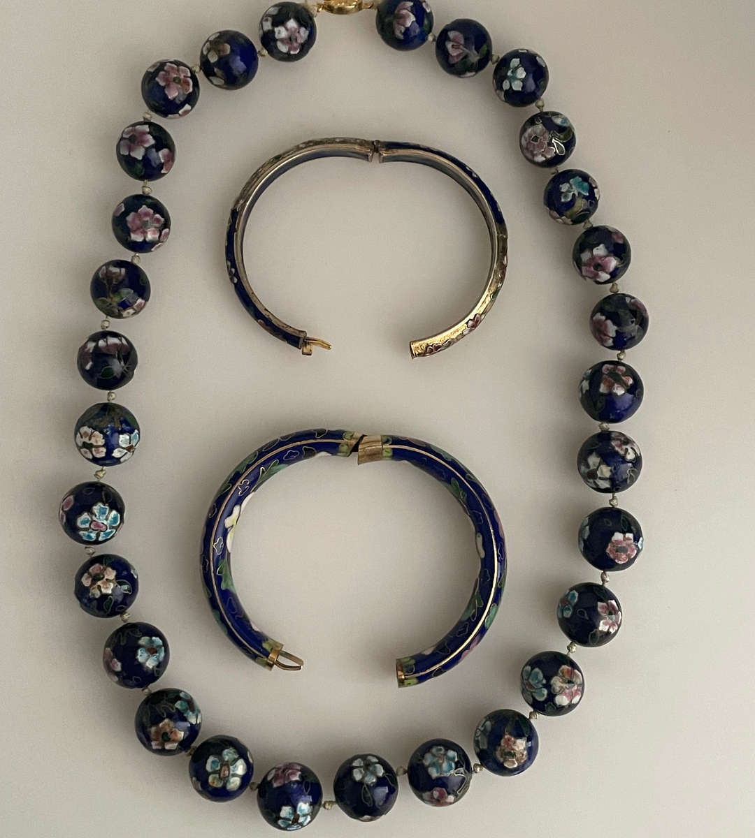 Vintage 1950s-1960s Chinese Cloisonné Jewelry Set  Blue Enamel Bead Necklace & Hinged Bangles