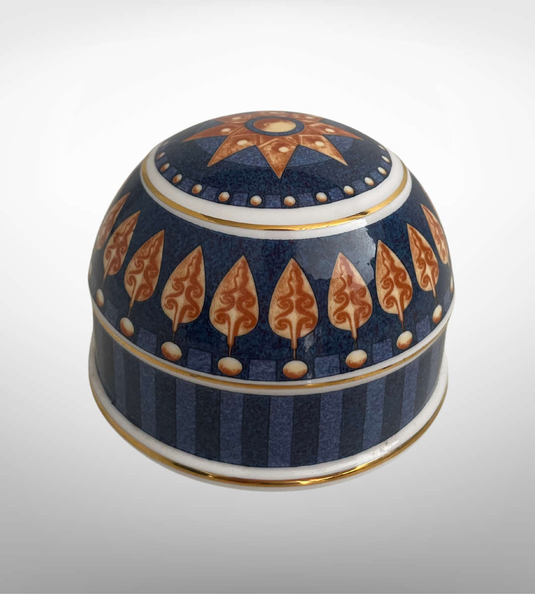 Wedgwood Millennium Dome Paperweight  Made in England, 6cm x 8.5cm