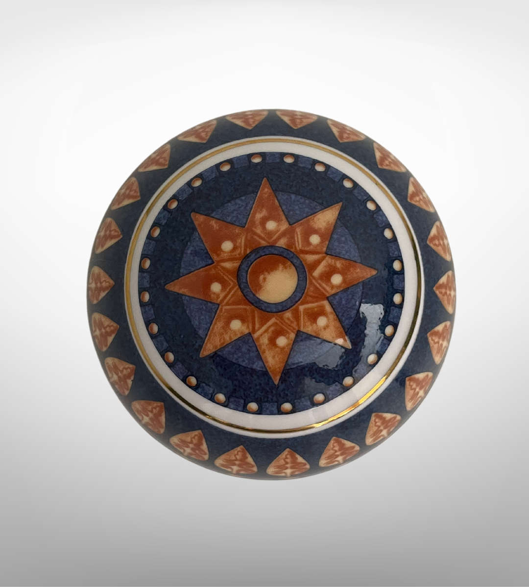 Wedgwood Millennium Dome Paperweight  Made in England, 6cm x 8.5cm