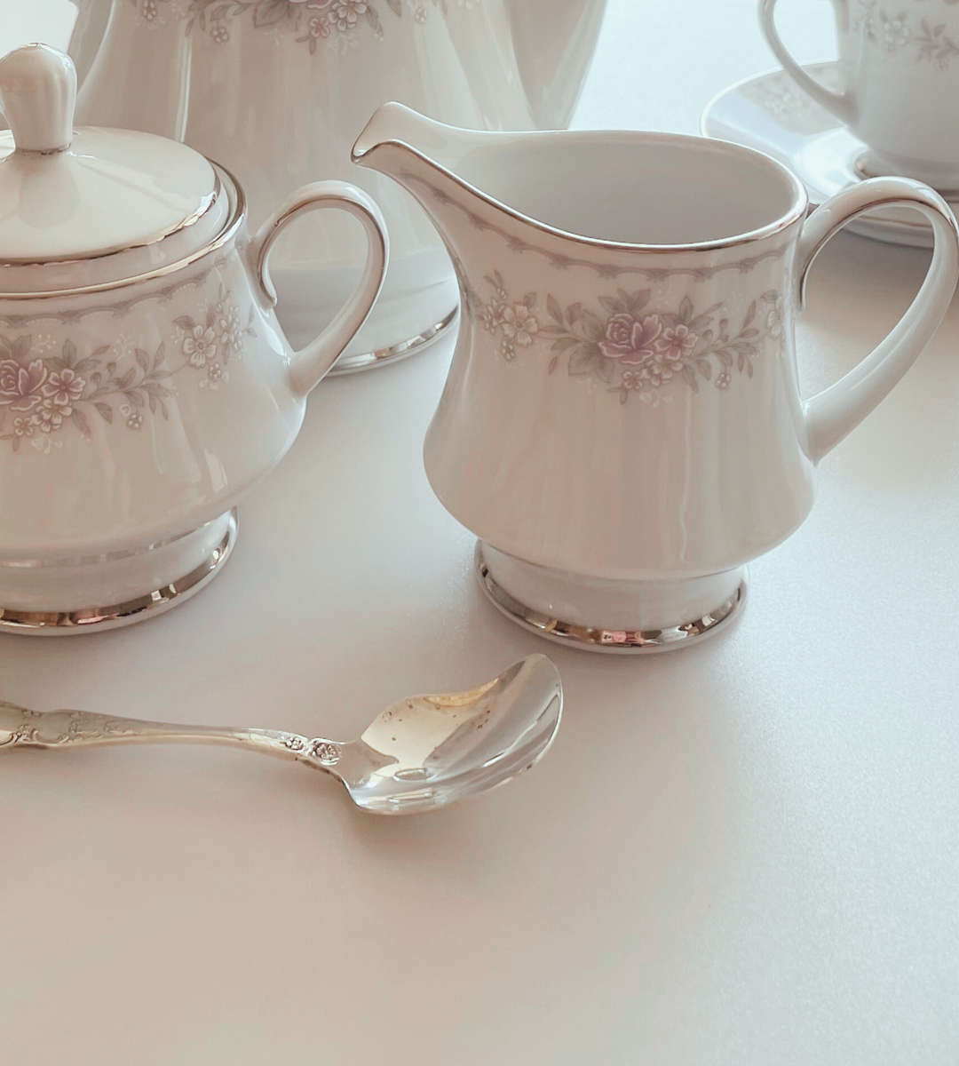 Vintage 25-Piece Noritake Fine China Set -Platinum Trim  Service for 10