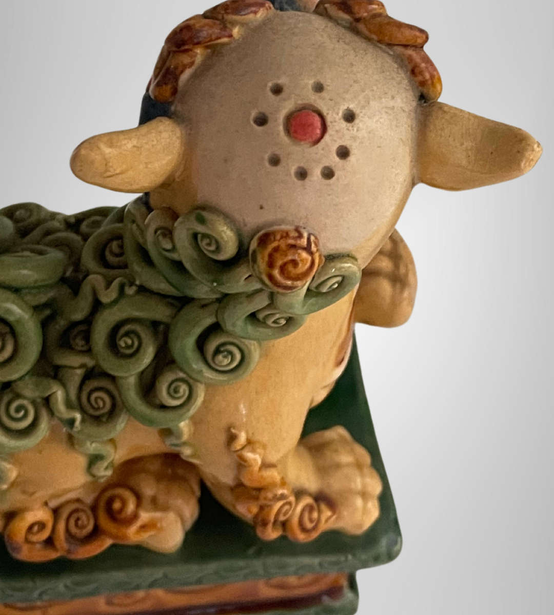 Exquisitely Detailed Small 12.5cm Ceramic Foo Dogs on Plinths (Pair)