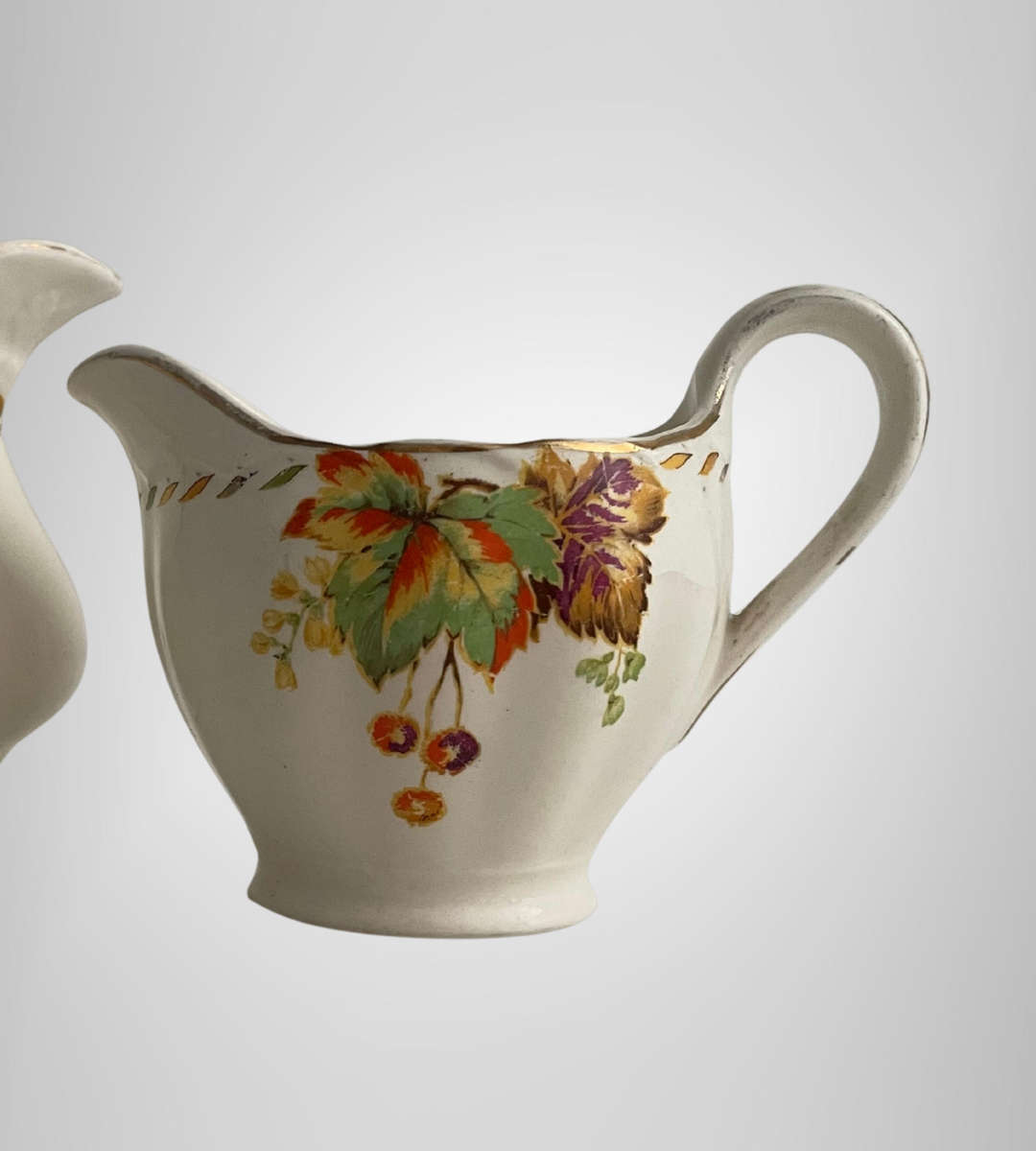 R1 Start- Vintage Grindley Cream Petal Milk Jug  Bundarra Pattern (1936-1954)