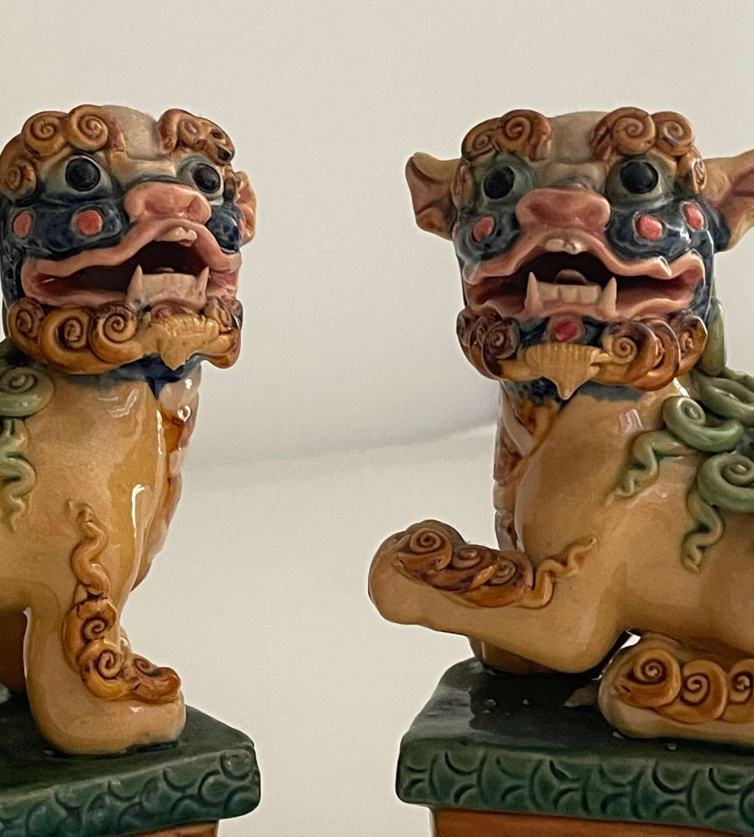 Exquisitely Detailed Small 12.5cm Ceramic Foo Dogs on Plinths (Pair)