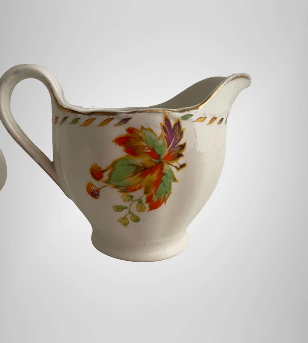 R1 Start- Vintage Grindley Cream Petal Milk Jug  Bundarra Pattern (1936-1954)