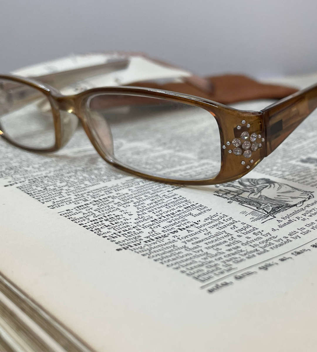 Reading Glasses +1.00 Strength Branded Clearance New With Free Case