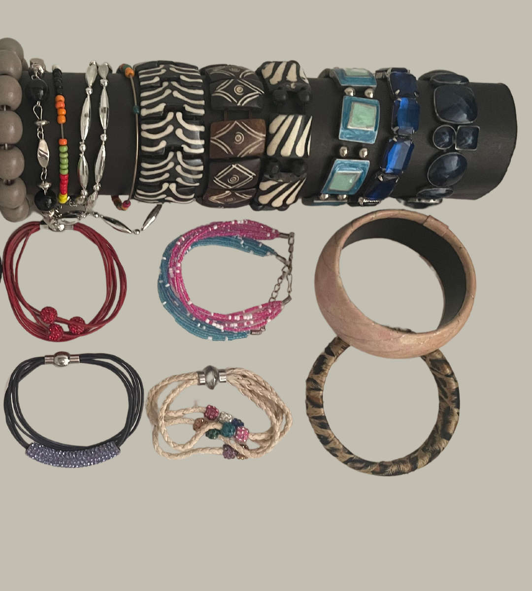 Clearance sale- Bulk Lot of 147+ Costume Jewelry Bracelets & Bangles  Beaded, Cuffs, Plastic