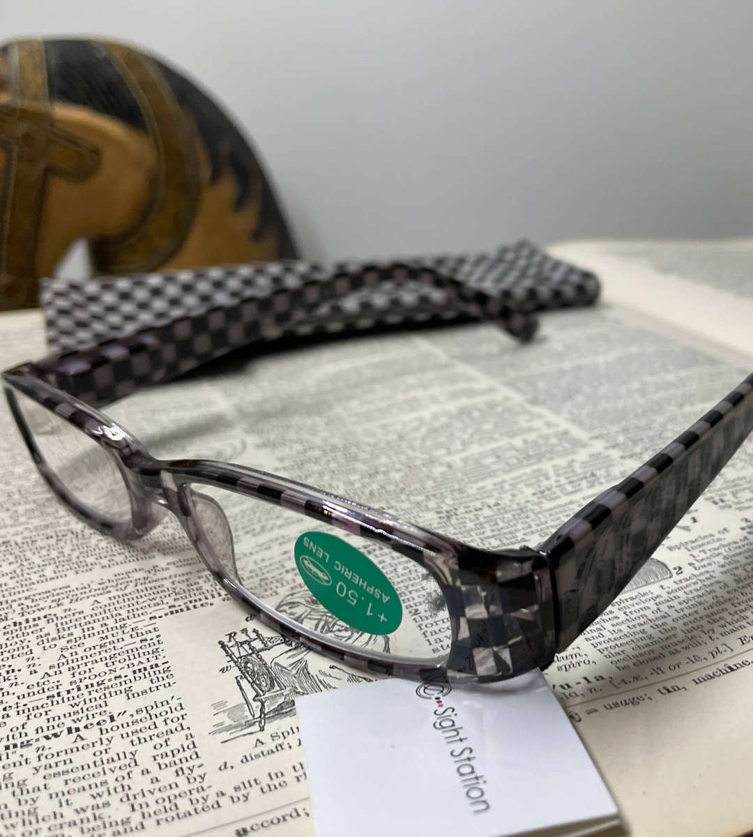 Reading Glasses +1.50 Strength Branded Clearance New With Free Case