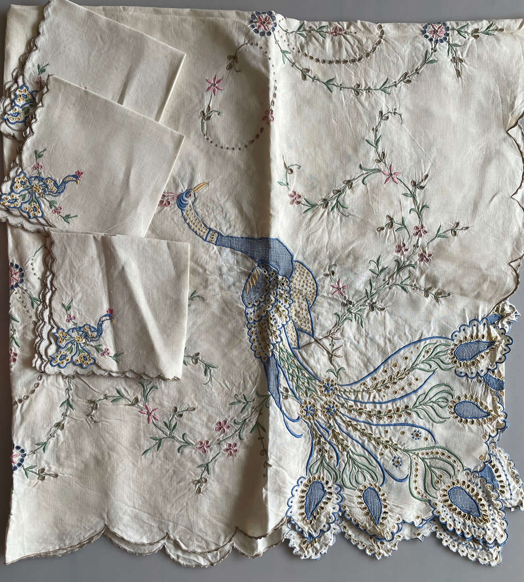 Lot of 3 Vintage Embroidered Tablecloths with Matching Serviettes  26 Pieces Total