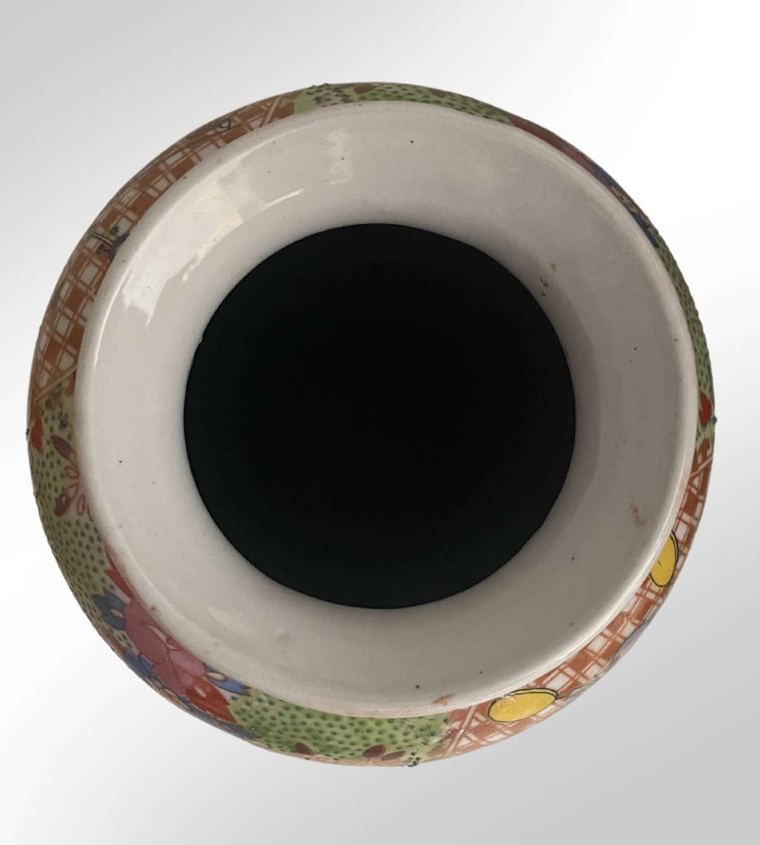 Vintage Thickly Potted Satsuma Export Vase  30cm  Rose Medallion Villagers in Sport Scenes, Raise