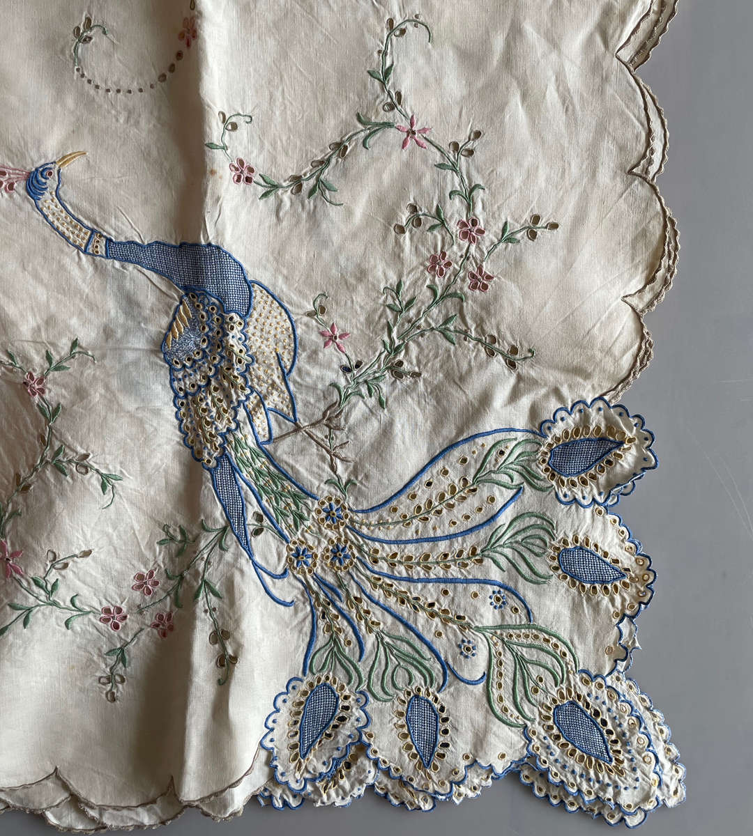 Lot of 3 Vintage Embroidered Tablecloths with Matching Serviettes  26 Pieces Total