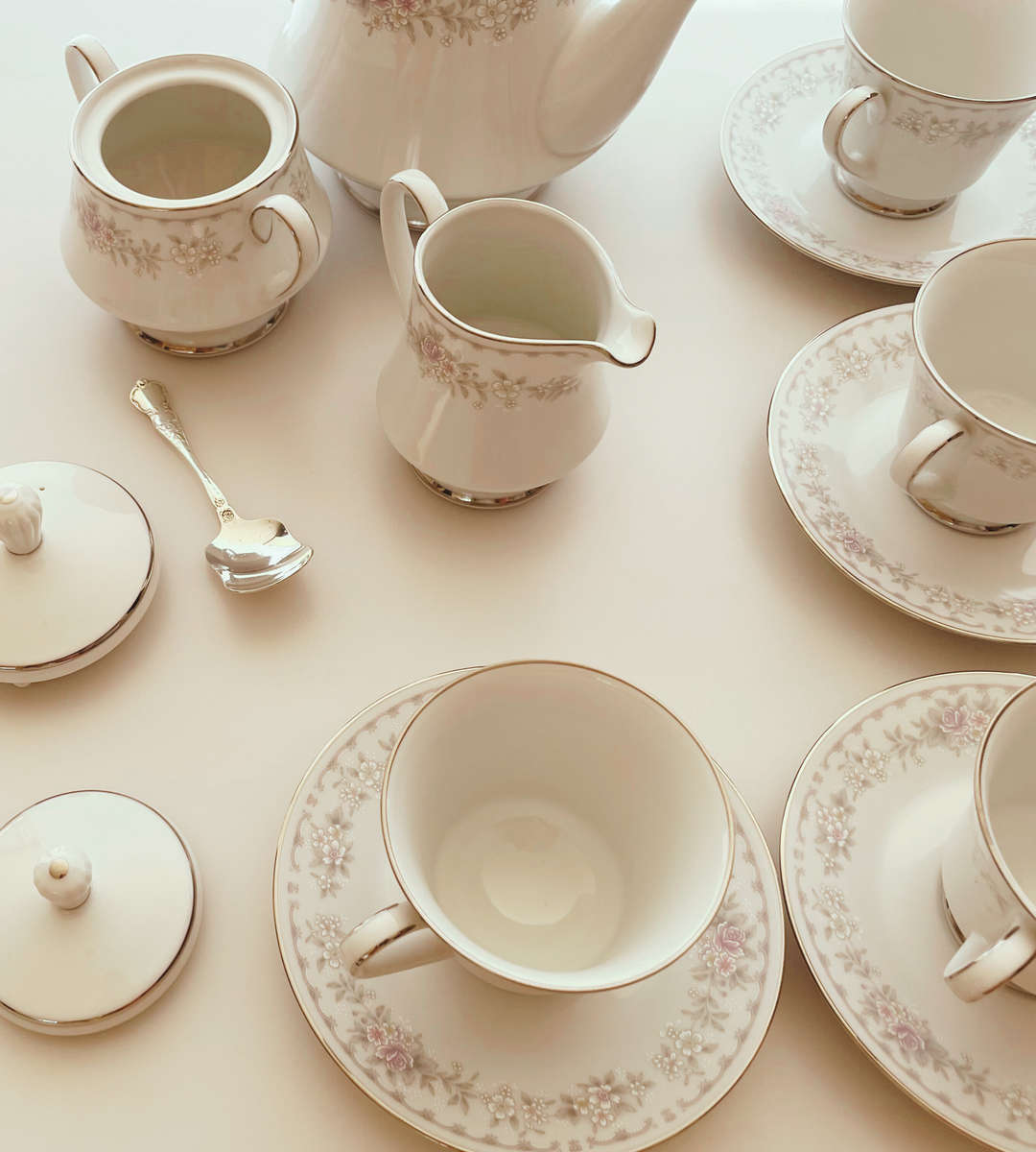 Vintage 25-Piece Noritake Fine China Set -Platinum Trim  Service for 10