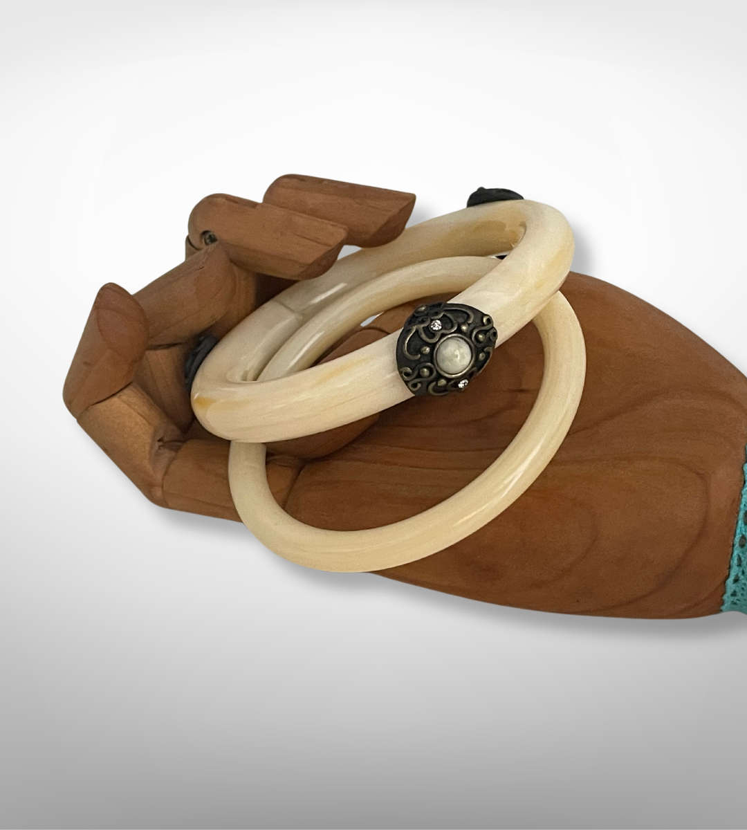 Rare 1940s Vintage Bakelite Marbled Bangles  Jeweled Chunky Cream Color Bakelite Bracelet Set