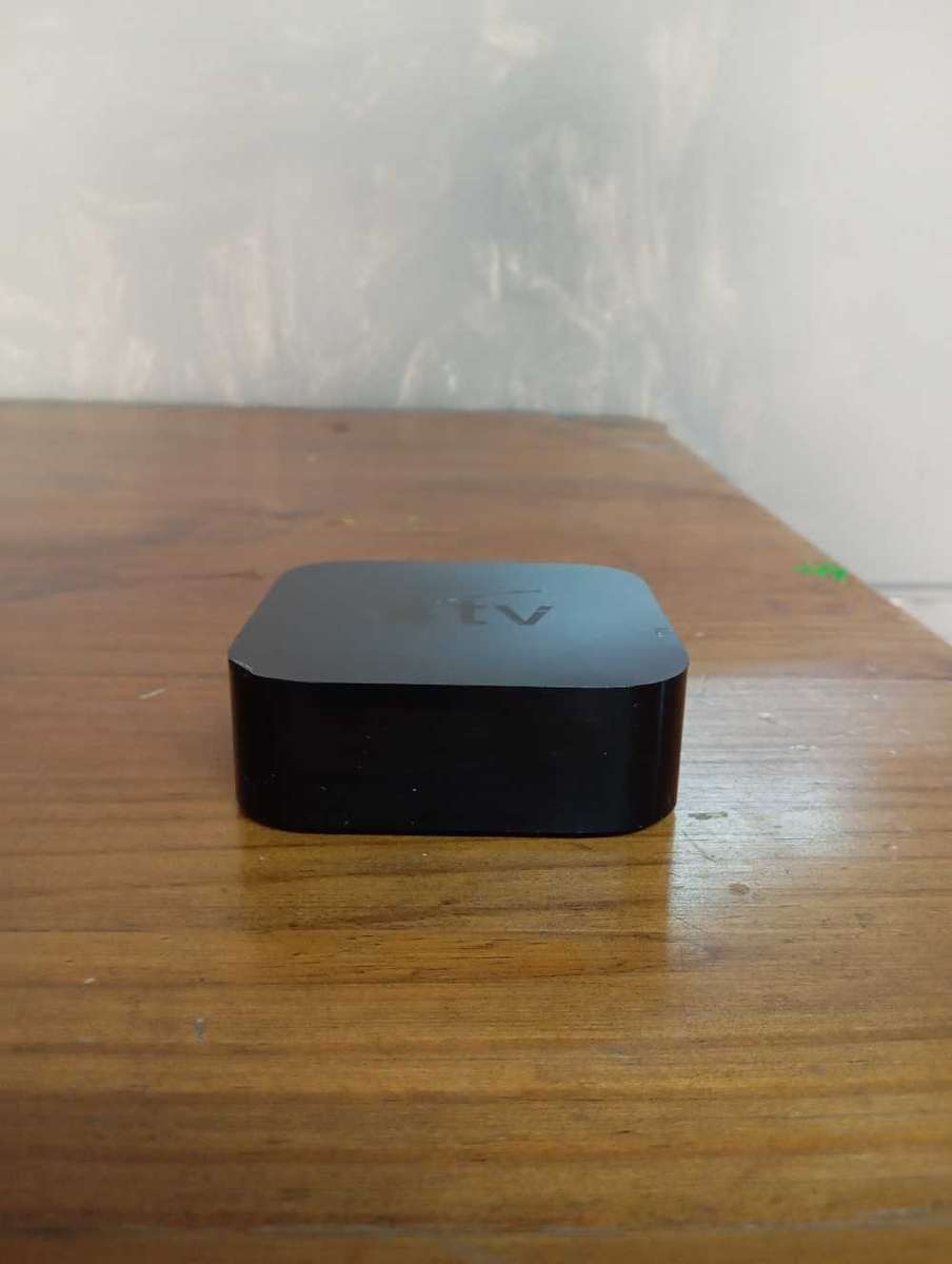 Apple TV 4th gen A1625 no remote no power cord