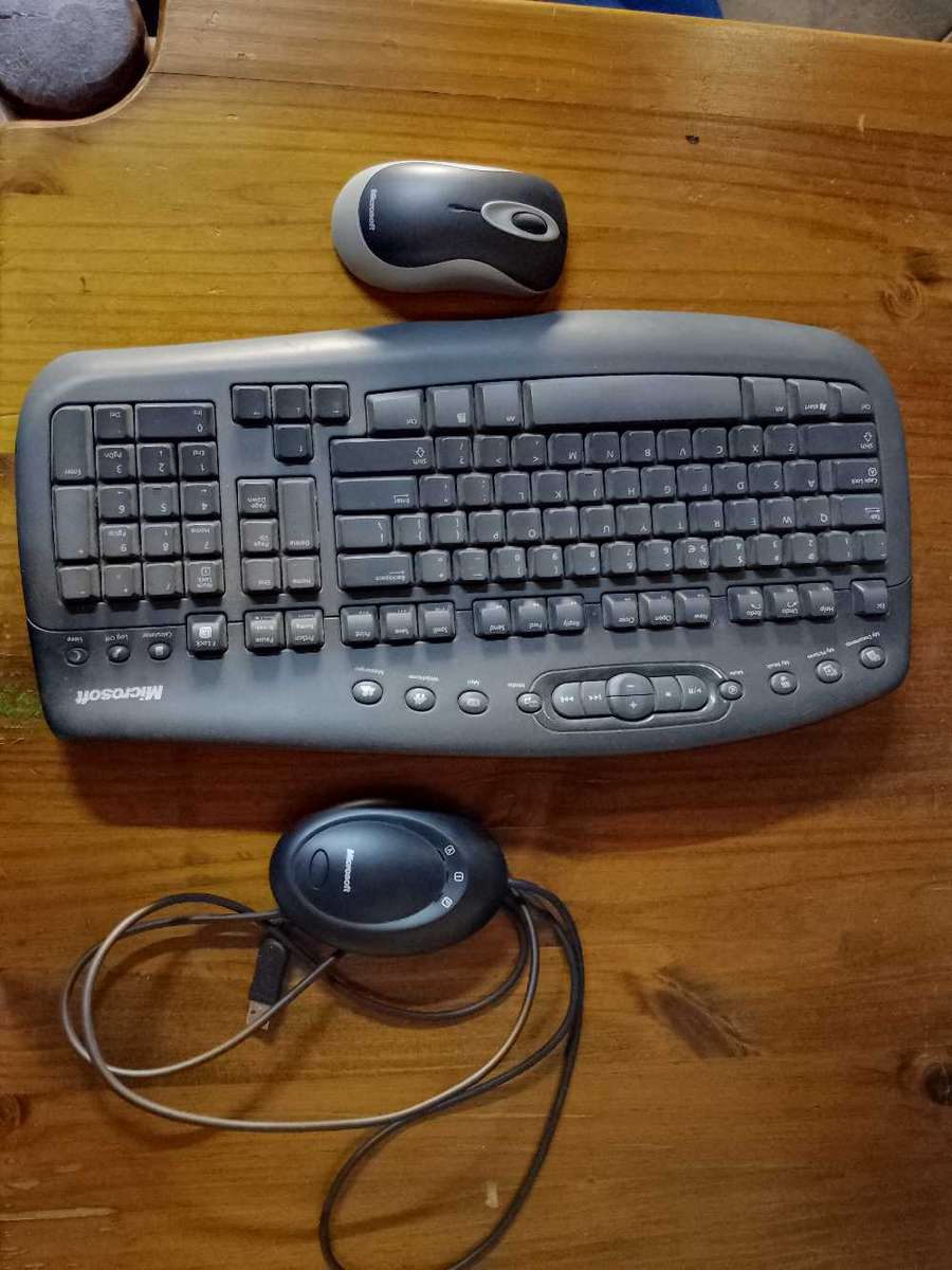 Microsoft wireless mouse and keyboard set