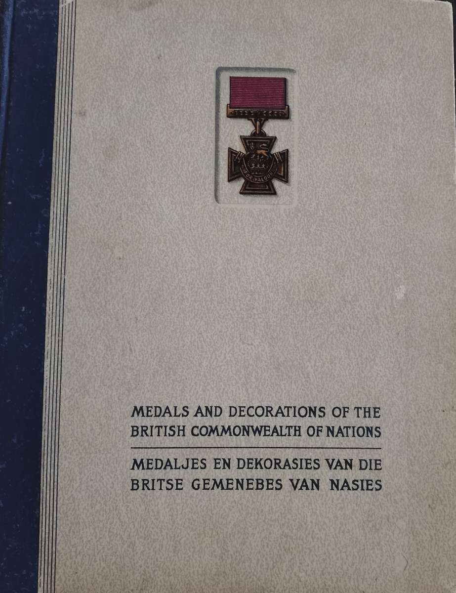 Medals and decorations of the British Commonwealth of Nations - Cigarette card album