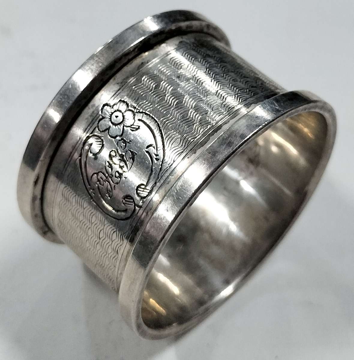Antique Chester Silver serviette ring 16.7g (14)
