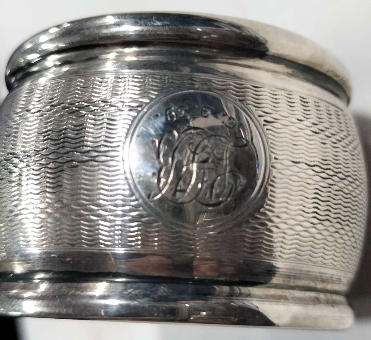 Antique Birmingham Silver serviette ring with Bakelite inner31.3g (12)