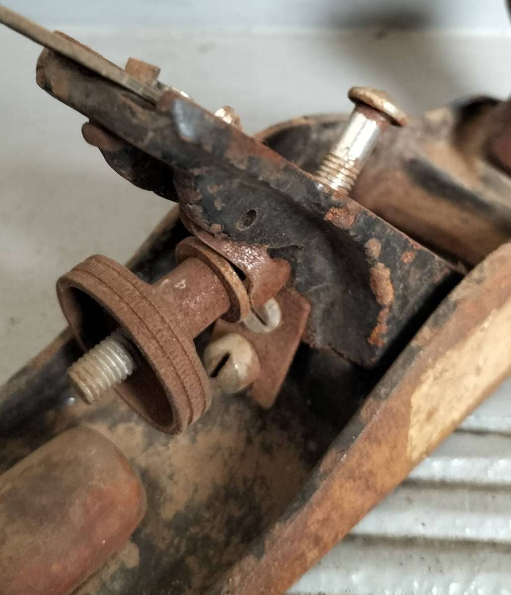 Vintage wood plane - no manufacturer details - seems to be No3 size - for the restorer