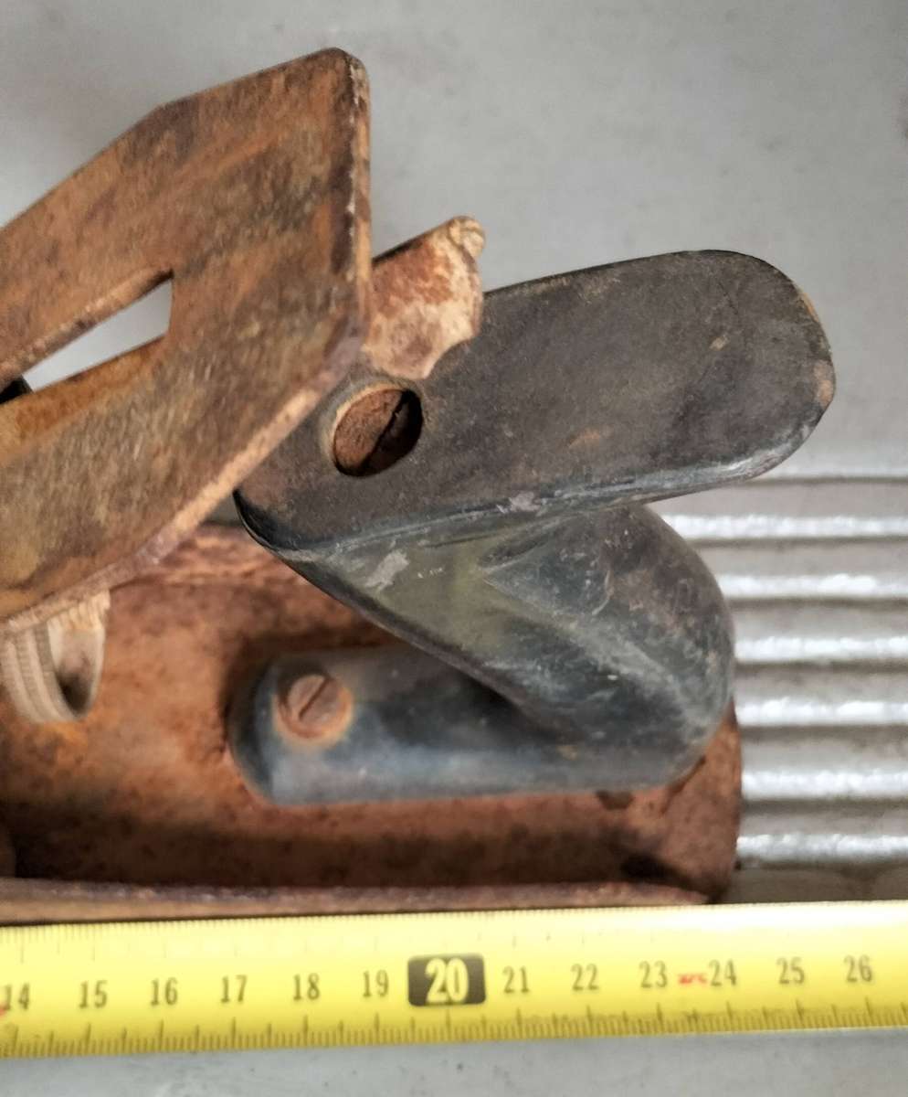 Vintage wood plane - unknown manufacturer - poor condition - for the restorer