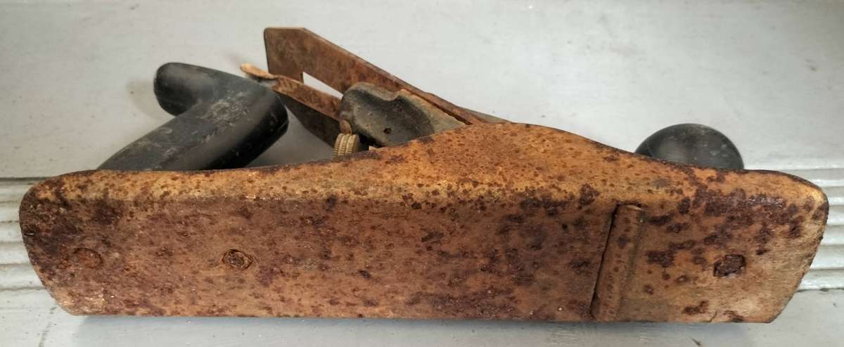 Vintage wood plane - unknown manufacturer - poor condition - for the restorer