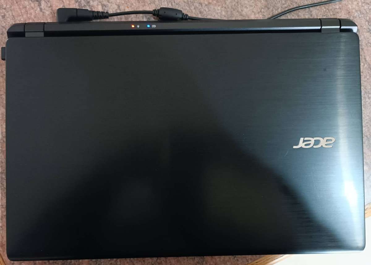 Acer Asprire V5 - 573 laptop