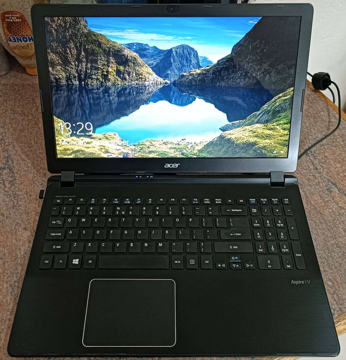 Acer Asprire V5 - 573 laptop