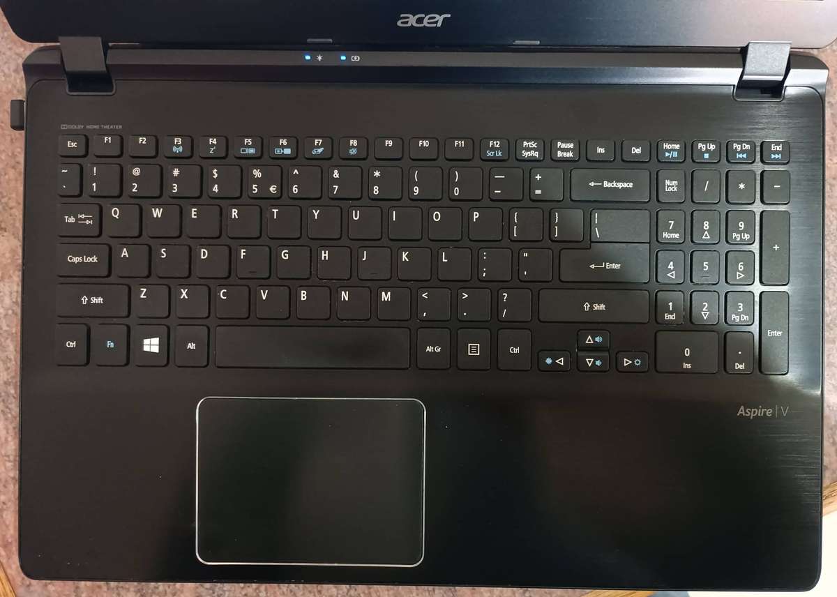 Acer Asprire V5 - 573 laptop