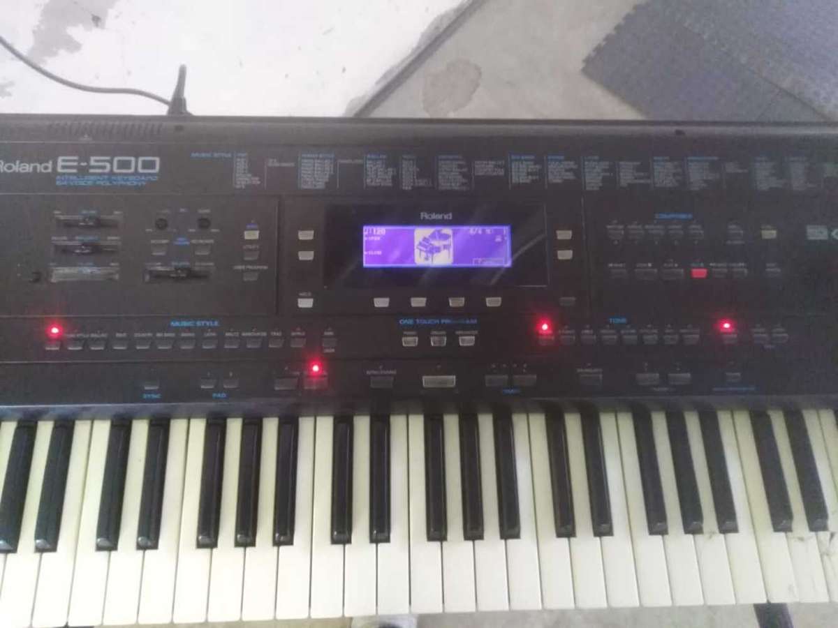 Roland E500