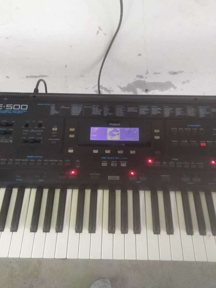 Roland E500