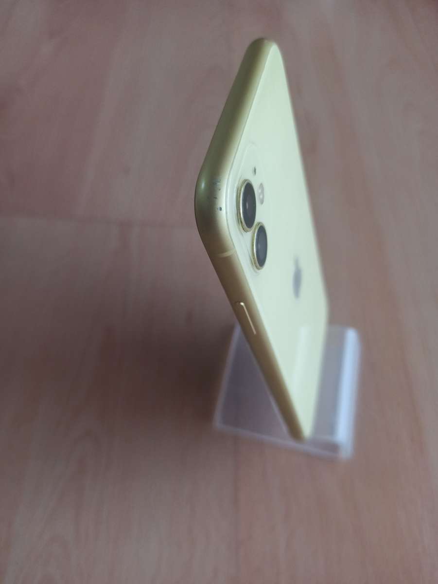 IPHONE 11 64gb yellow with 100% battery health
