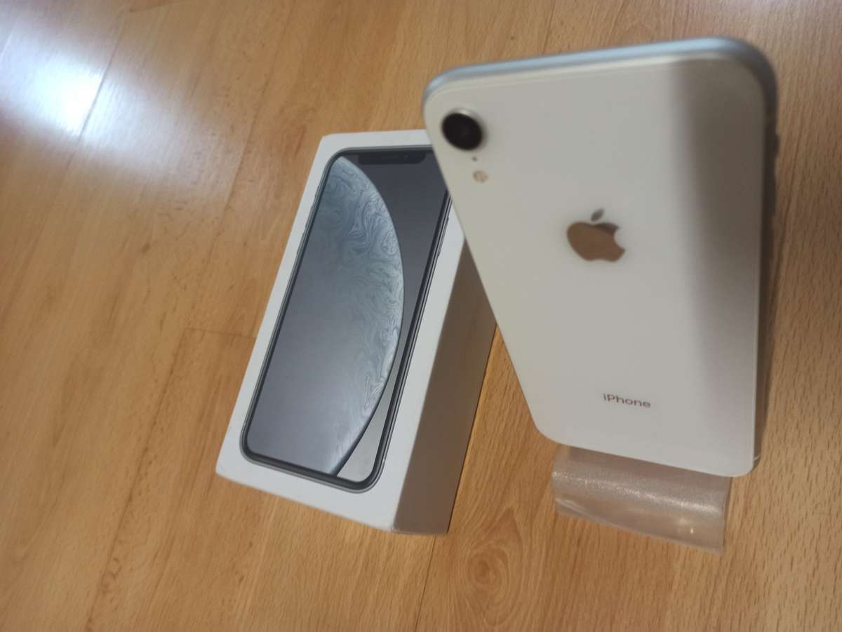 iPhone XR 64gb white