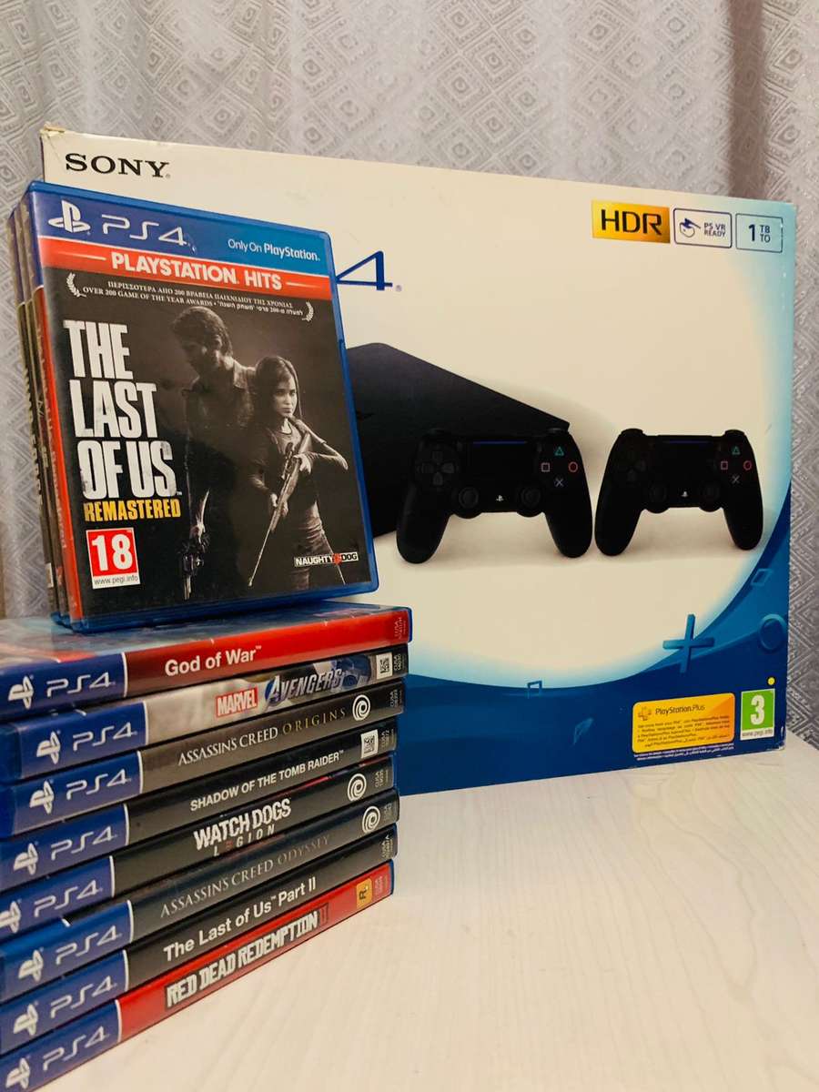 Playstation 4 (1TB HDD) with 2 controllers