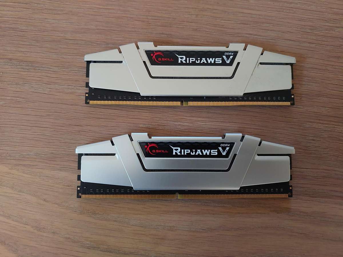 G Skill Ripjaws V DDR4-2400 CL15-15-15-35 1.20V 16GB (2x8GB)