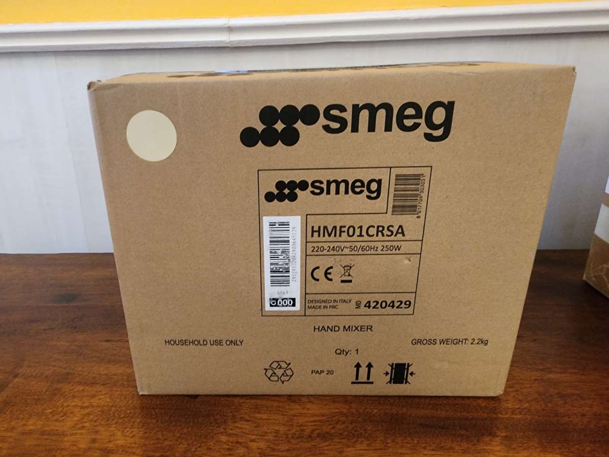 Brand New Smeg Hand Mixer - Vintage Cream