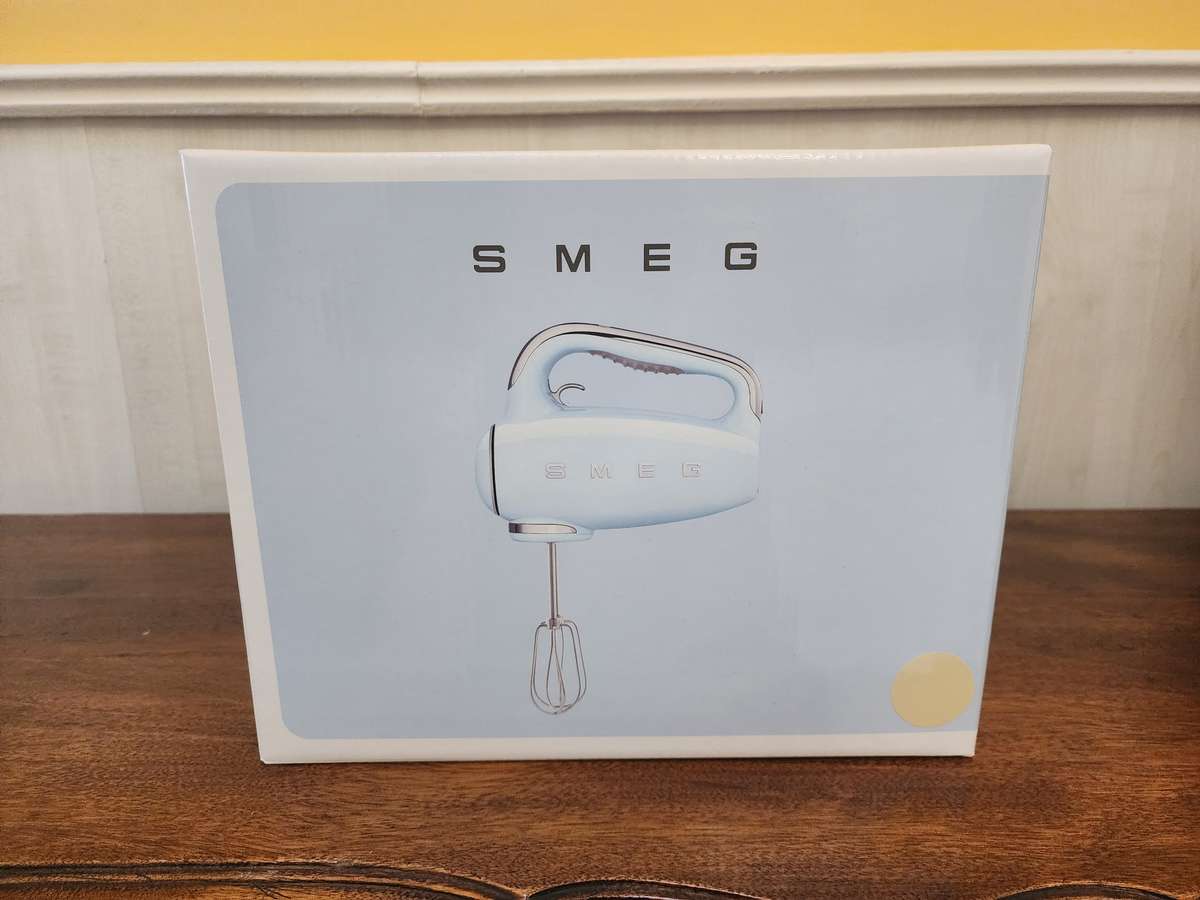 Brand New Smeg Hand Mixer - Vintage Cream
