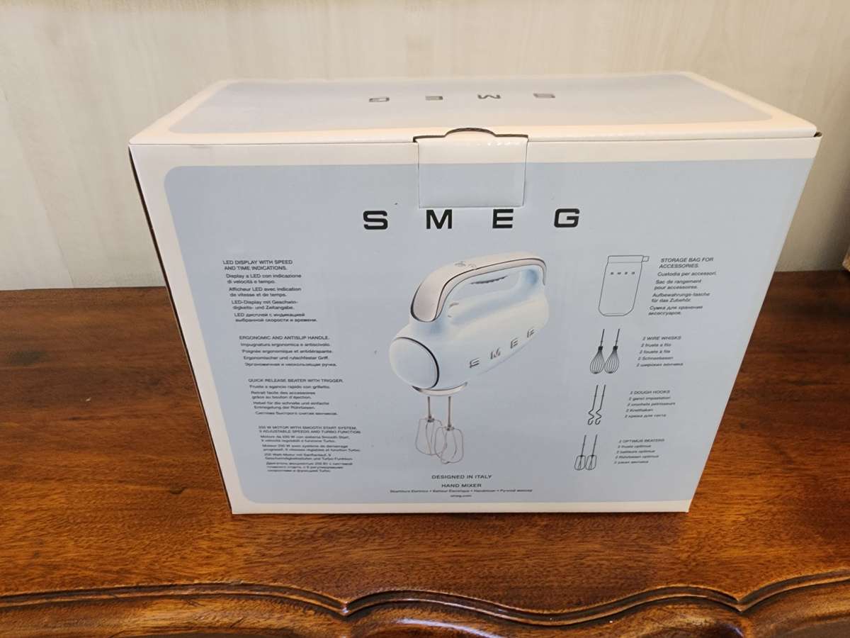 Brand New Smeg Hand Mixer - Vintage Cream